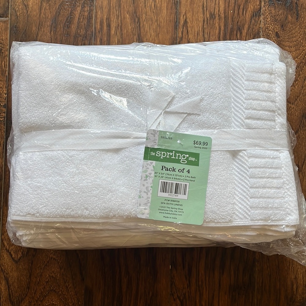 NWT!! Hobby Lobby white spa towels